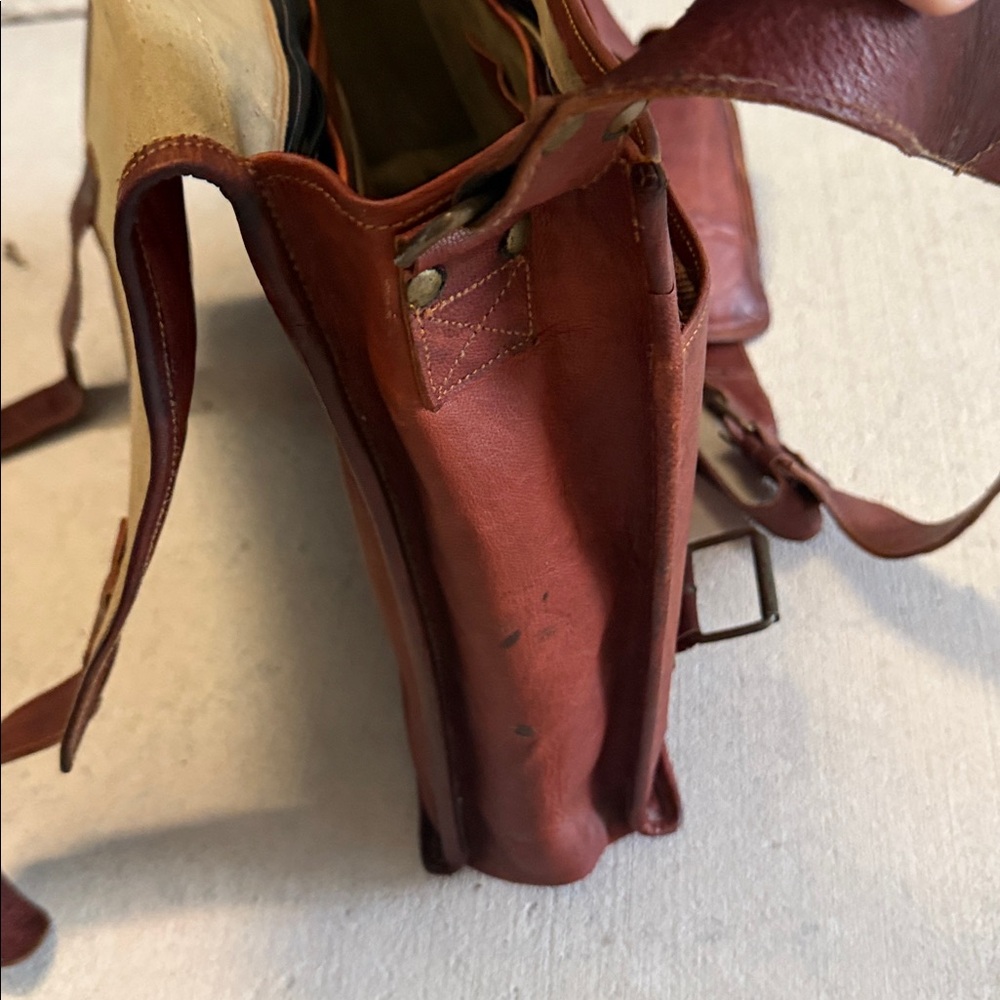 Vintage Tan Leather Messenger Bag - Picture 6 of 7